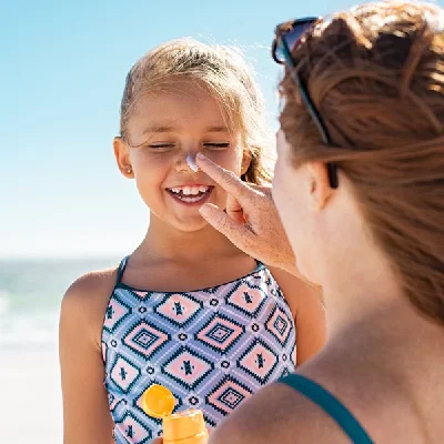 woman-putting-sunscreen-on-her-little-daughter